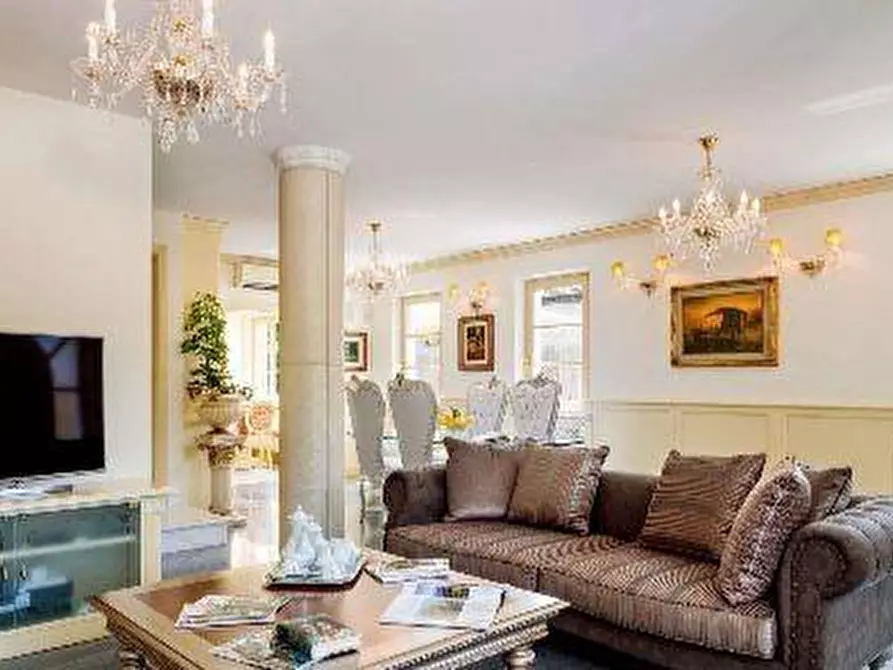 Immagine 23 di Casa indipendente in affitto  a Forte Dei Marmi