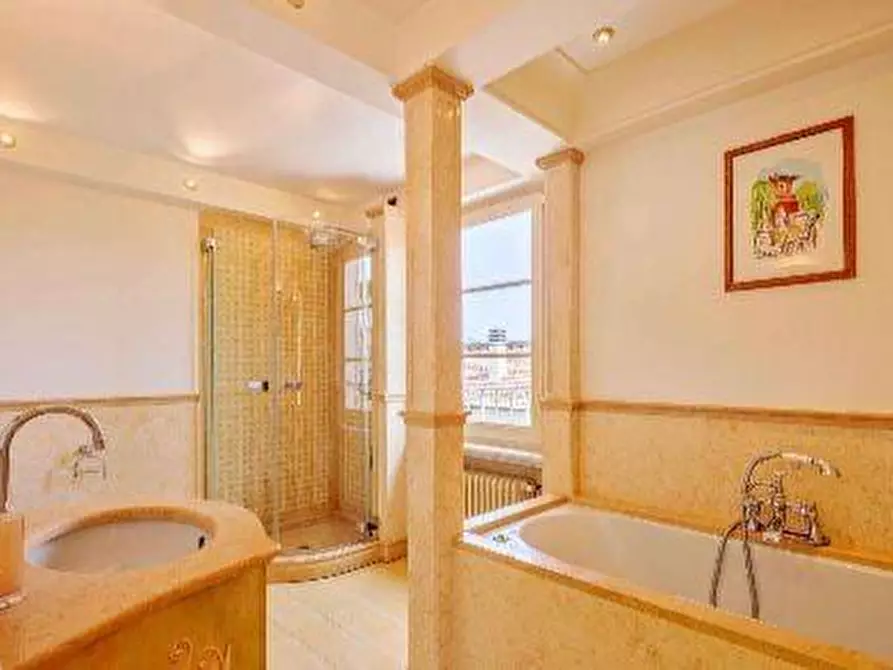 Immagine 18 di Casa indipendente in affitto  a Forte Dei Marmi