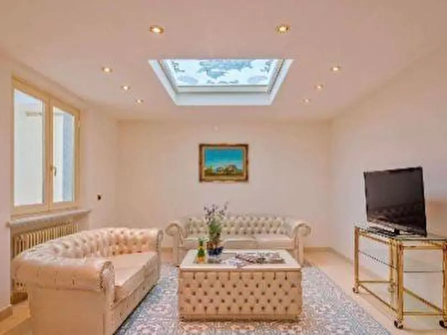 Immagine 6 di Casa indipendente in affitto  a Forte Dei Marmi