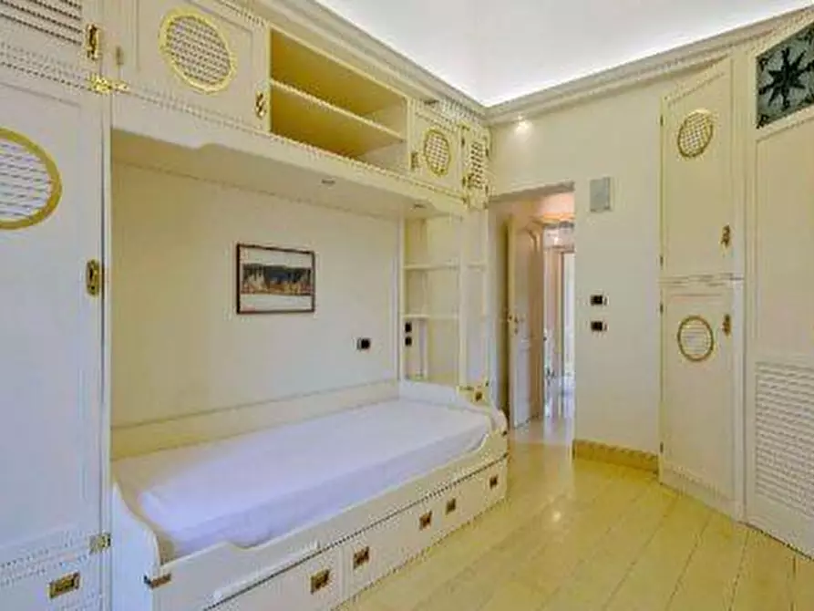 Immagine 13 di Casa indipendente in affitto  a Forte Dei Marmi