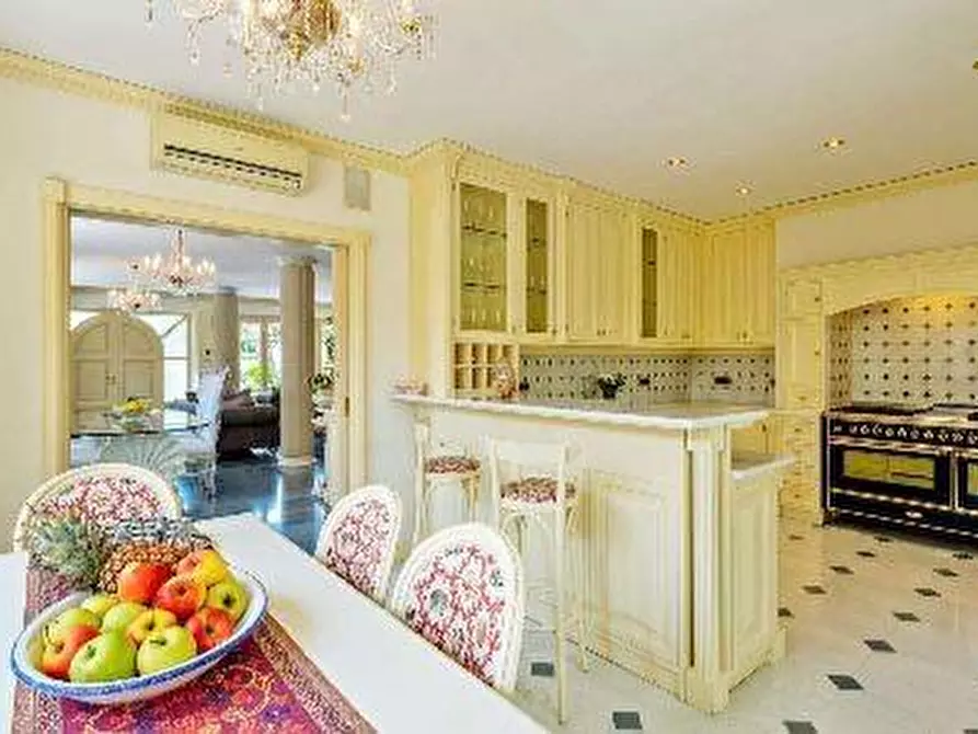 Immagine 21 di Casa indipendente in affitto  a Forte Dei Marmi