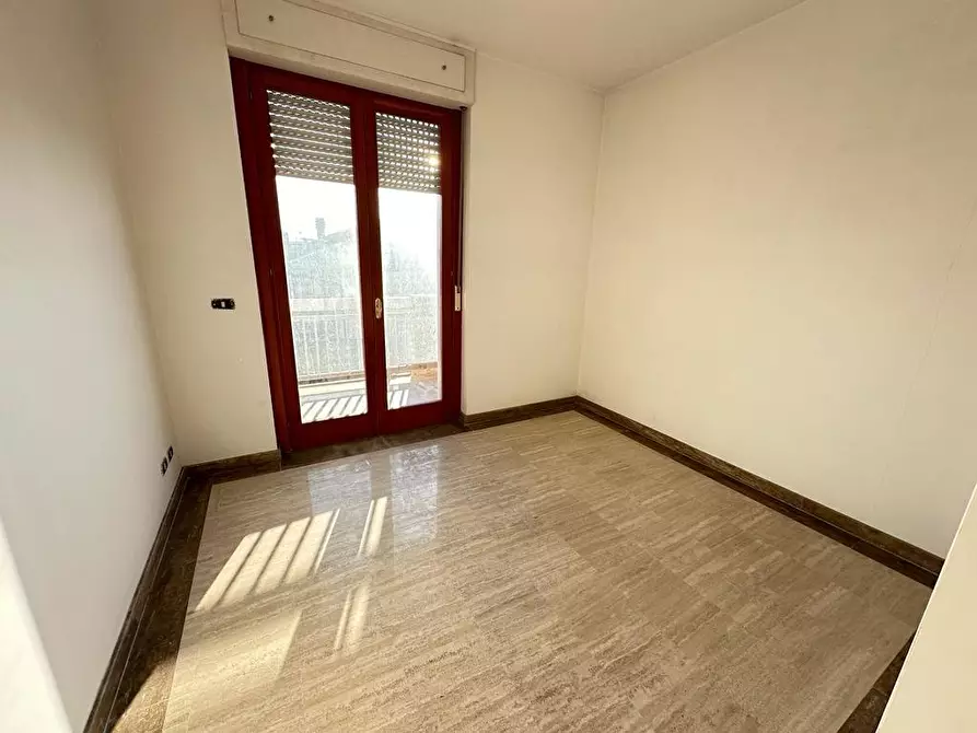 Immagine 22 di Appartamento in affitto  a Carrara