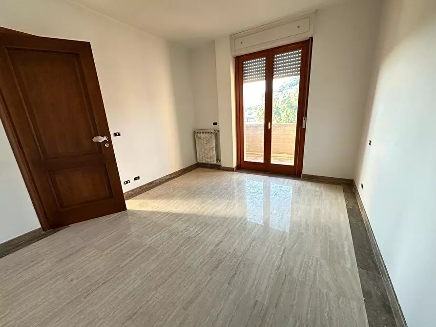 Immagine 8 di Appartamento in affitto  a Carrara