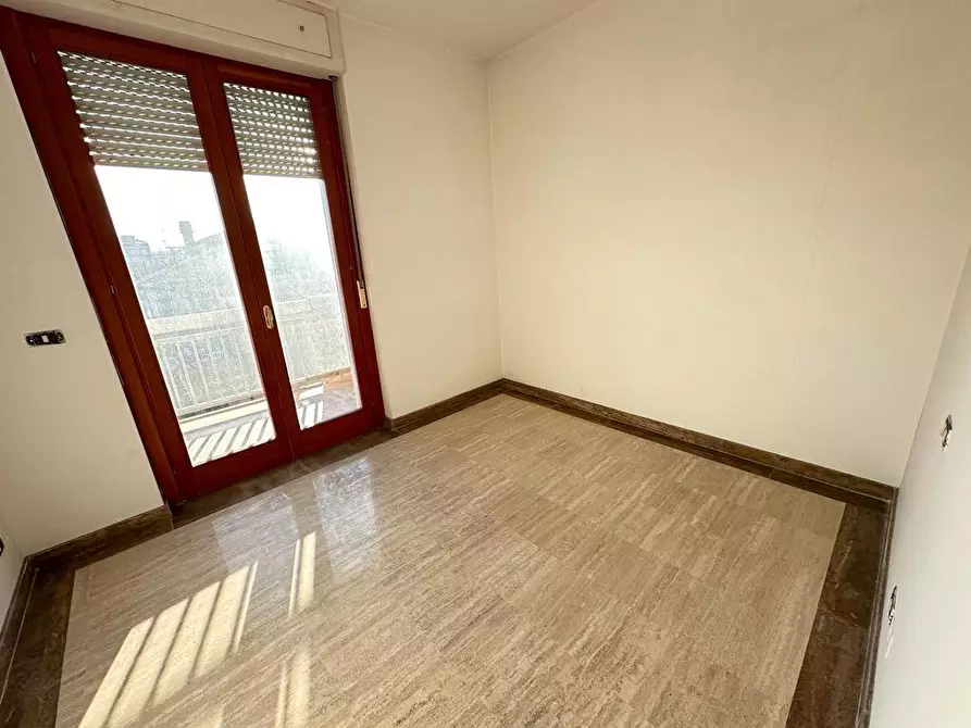 Immagine 23 di Appartamento in affitto  a Carrara