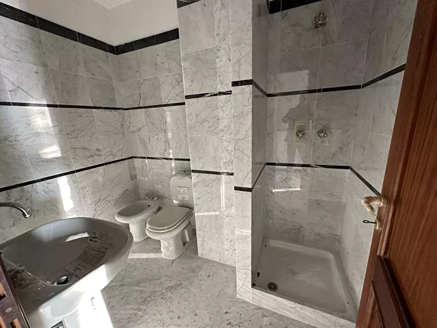 Immagine 5 di Appartamento in affitto  a Carrara