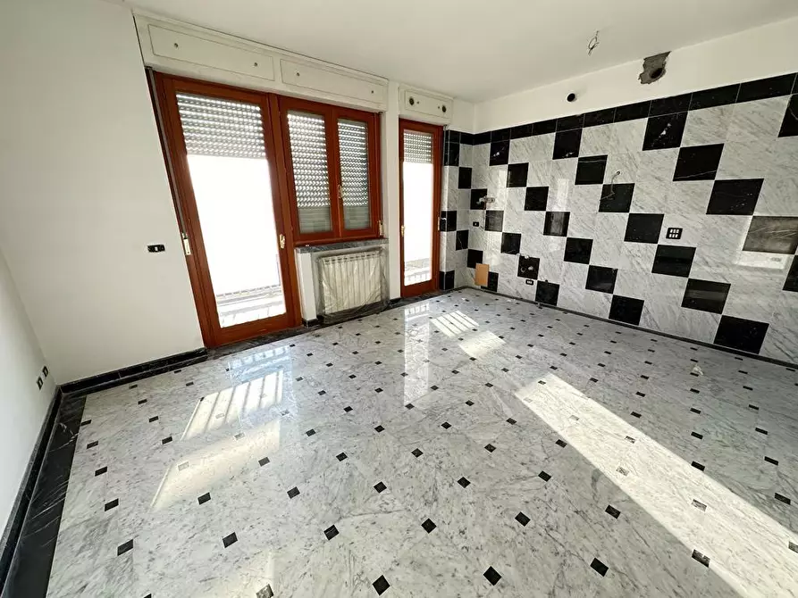 Immagine 3 di Appartamento in affitto  a Carrara