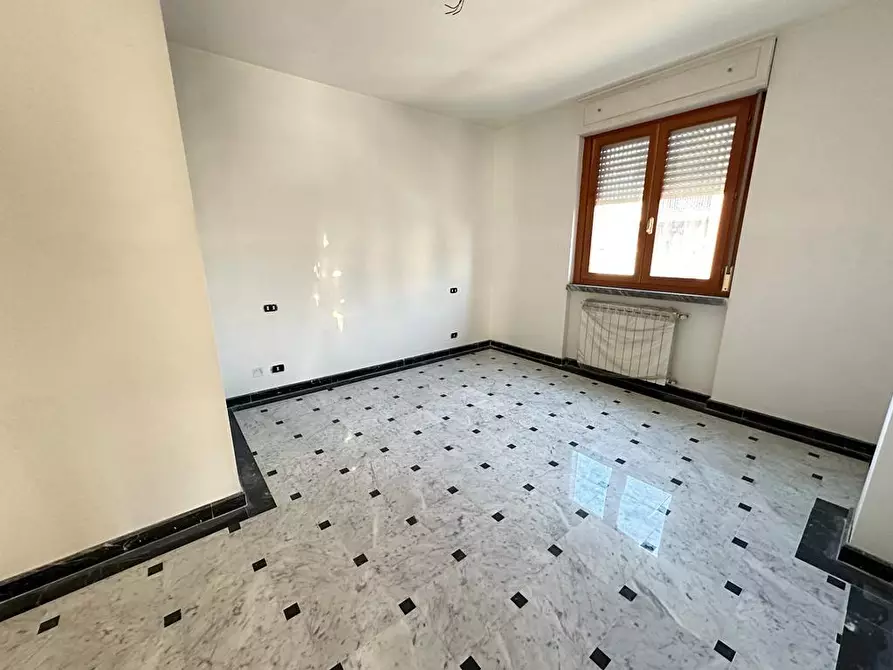 Immagine 7 di Appartamento in affitto  a Carrara