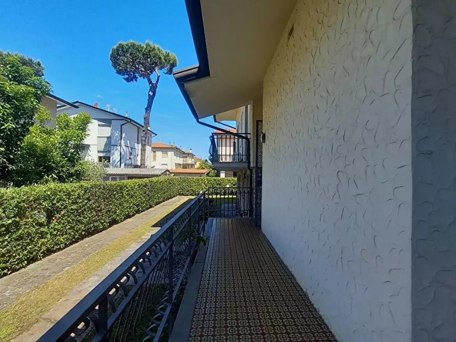 Immagine 118 di Villa in vendita  a Camaiore