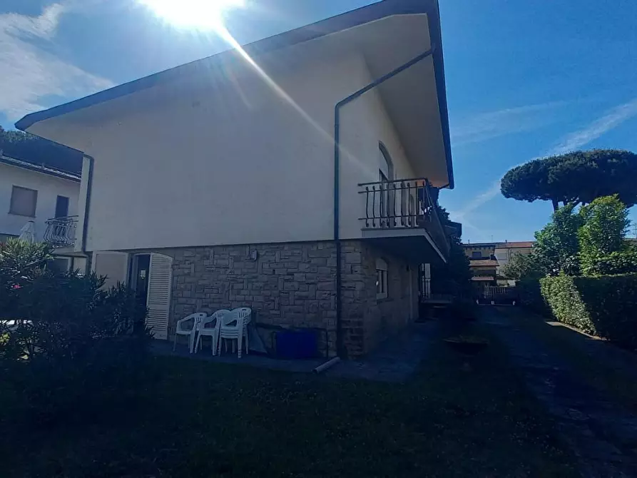 Immagine 63 di Villa in vendita  a Camaiore