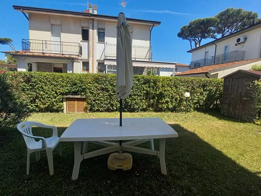 Immagine 99 di Villa in vendita  a Camaiore