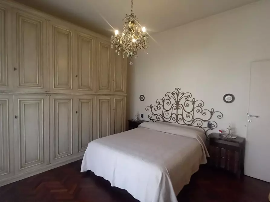 Immagine 80 di Villa in vendita  a Camaiore