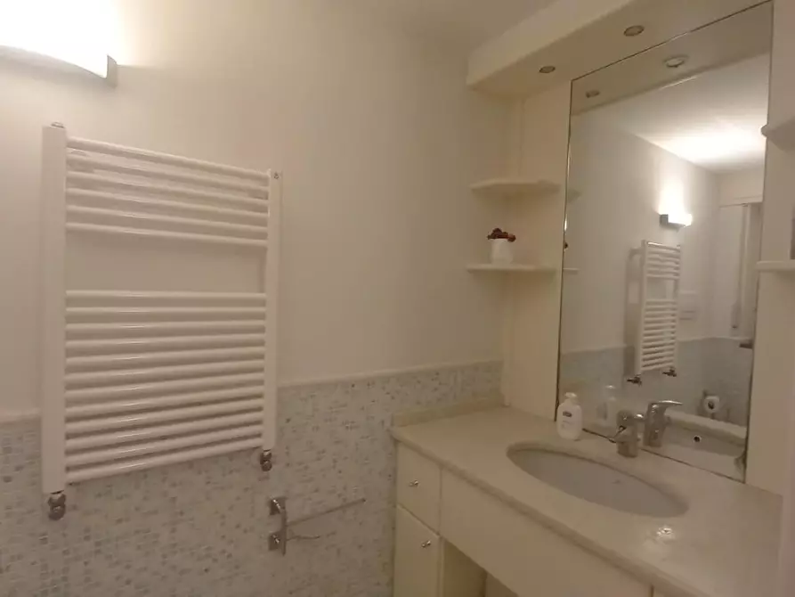 Immagine 19 di Villa in vendita  a Camaiore