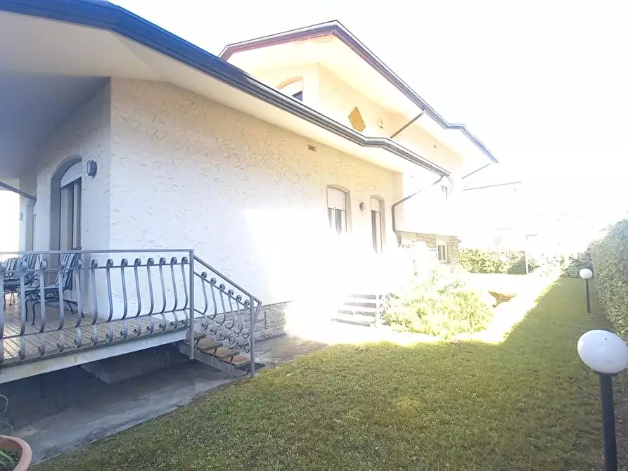 Immagine 56 di Villa in vendita  a Camaiore