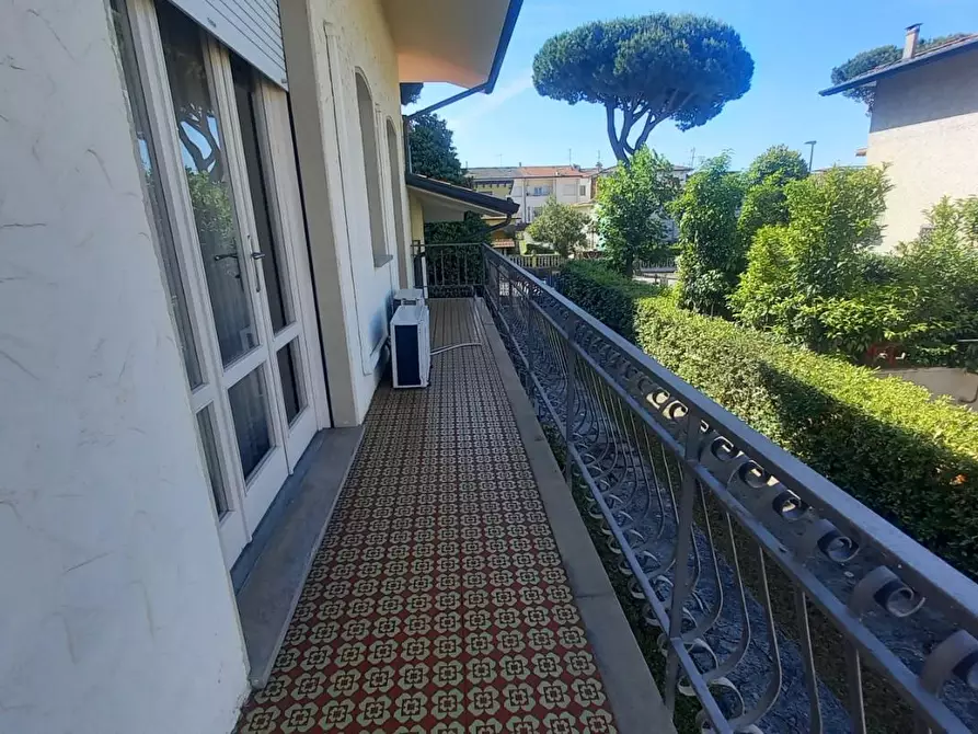Immagine 75 di Villa in vendita  a Camaiore