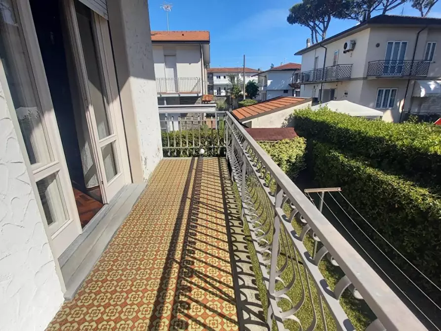 Immagine 89 di Villa in vendita  a Camaiore