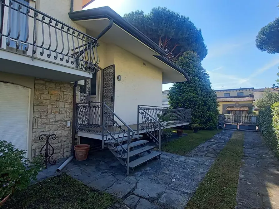 Immagine 66 di Villa in vendita  a Camaiore