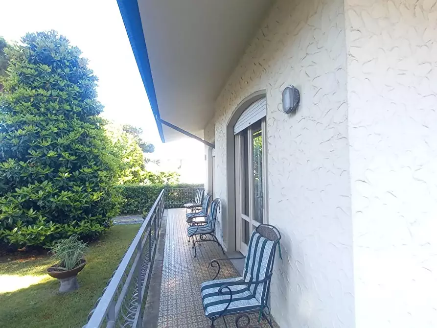 Immagine 58 di Villa in vendita  a Camaiore