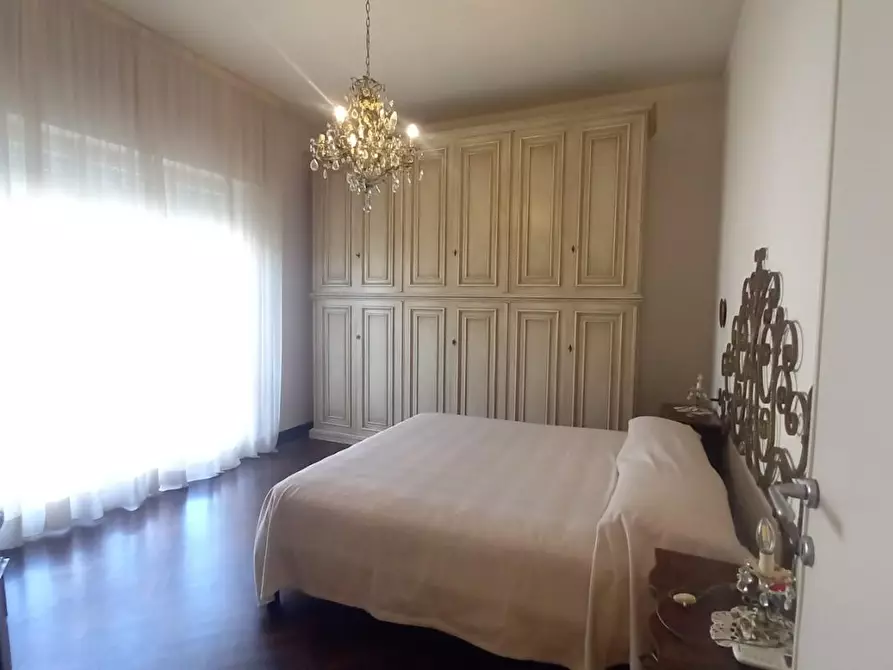 Immagine 78 di Villa in vendita  a Camaiore