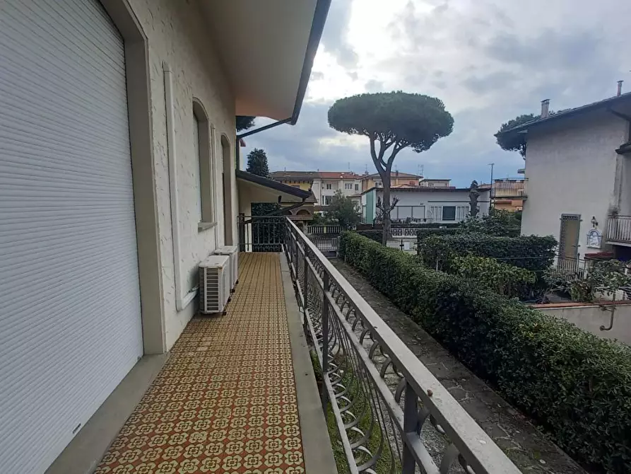Immagine 25 di Villa in vendita  a Camaiore