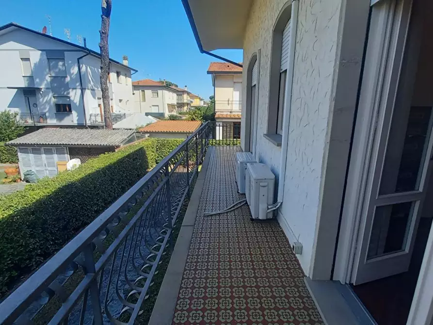 Immagine 72 di Villa in vendita  a Camaiore