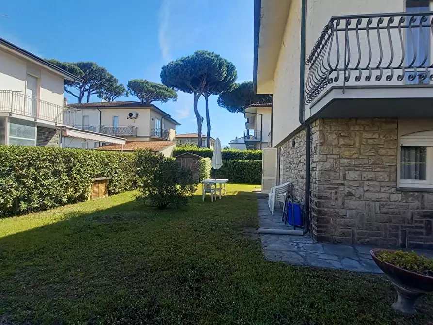 Immagine 64 di Villa in vendita  a Camaiore