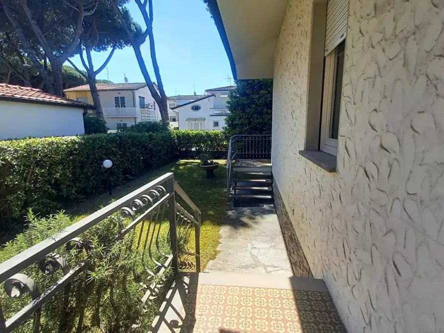 Immagine 136 di Villa in vendita  a Camaiore