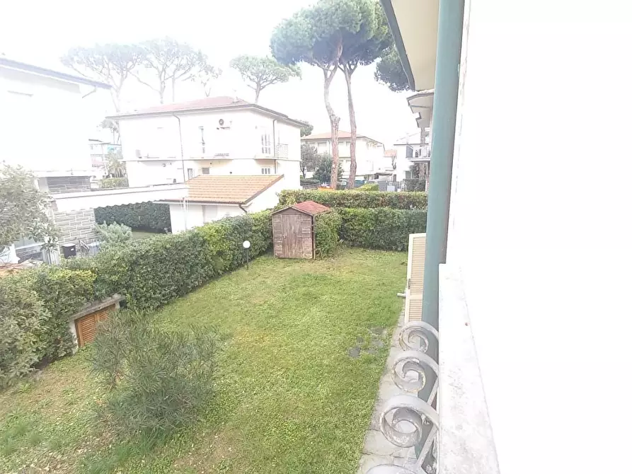 Immagine 24 di Villa in vendita  a Camaiore