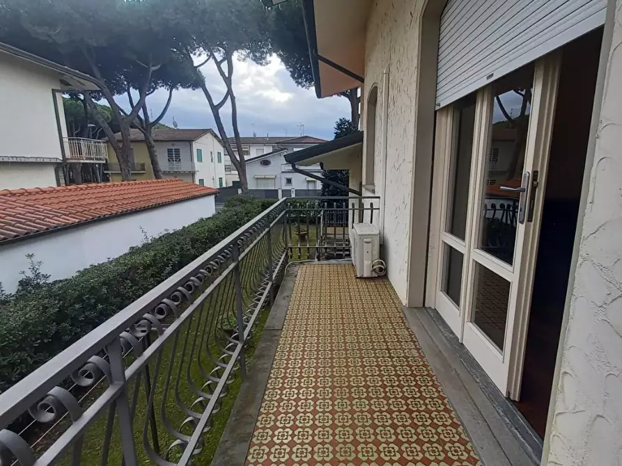 Immagine 37 di Villa in vendita  a Camaiore