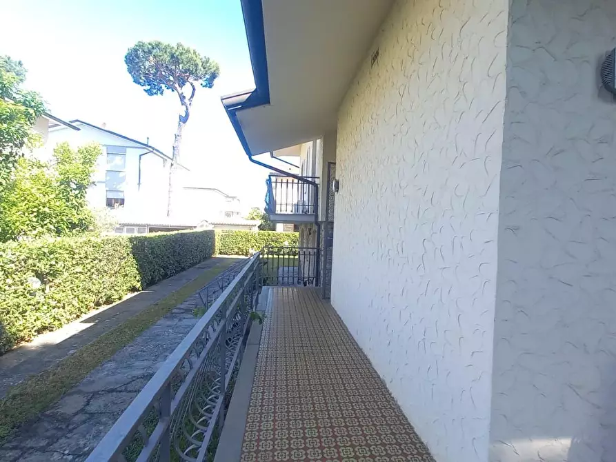 Immagine 59 di Villa in vendita  a Camaiore