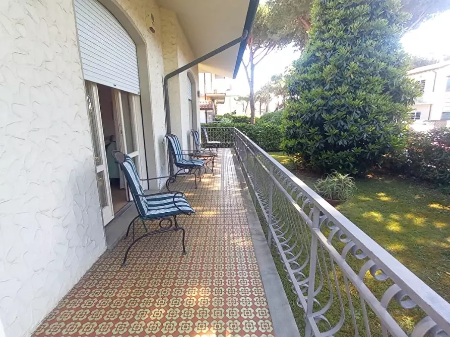 Immagine 110 di Villa in vendita  a Camaiore