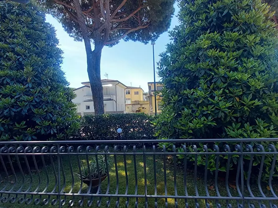 Immagine 117 di Villa in vendita  a Camaiore
