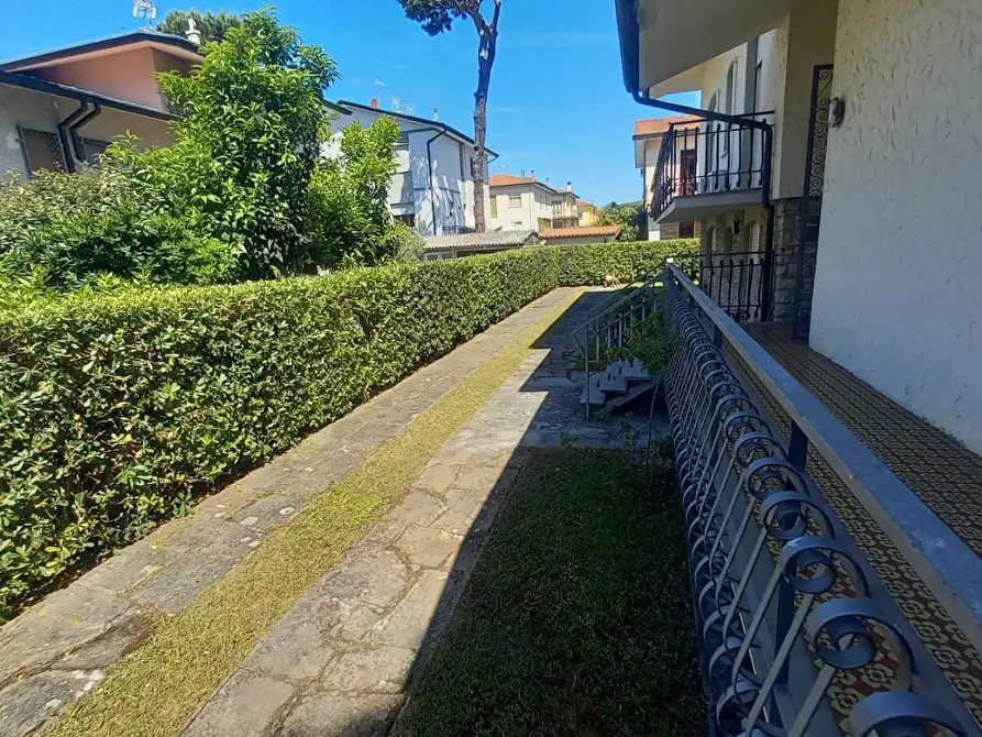 Immagine 119 di Villa in vendita  a Camaiore