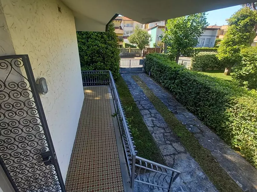 Immagine 73 di Villa in vendita  a Camaiore