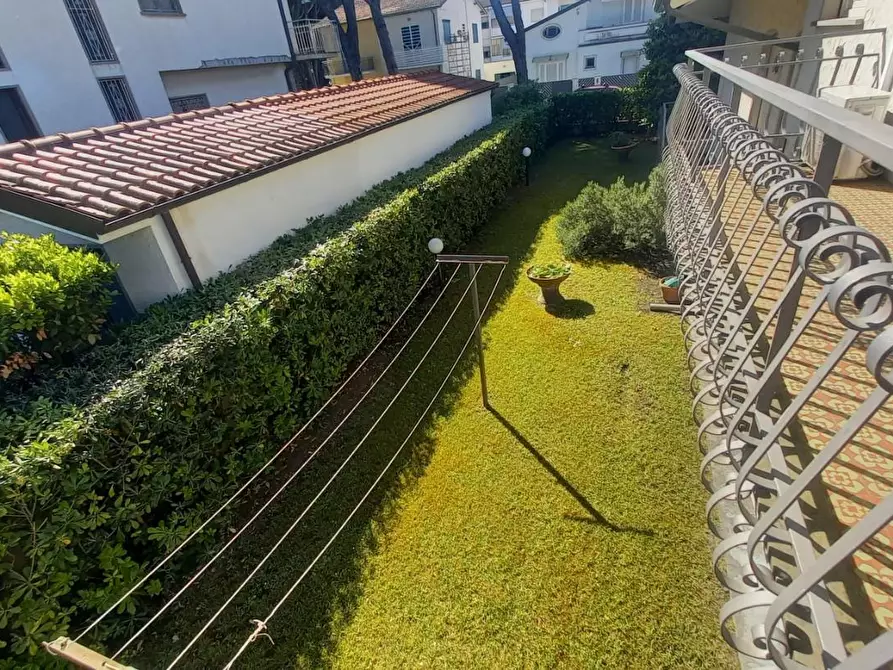 Immagine 87 di Villa in vendita  a Camaiore