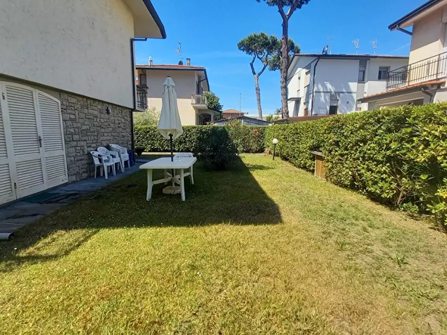 Immagine 100 di Villa in vendita  a Camaiore