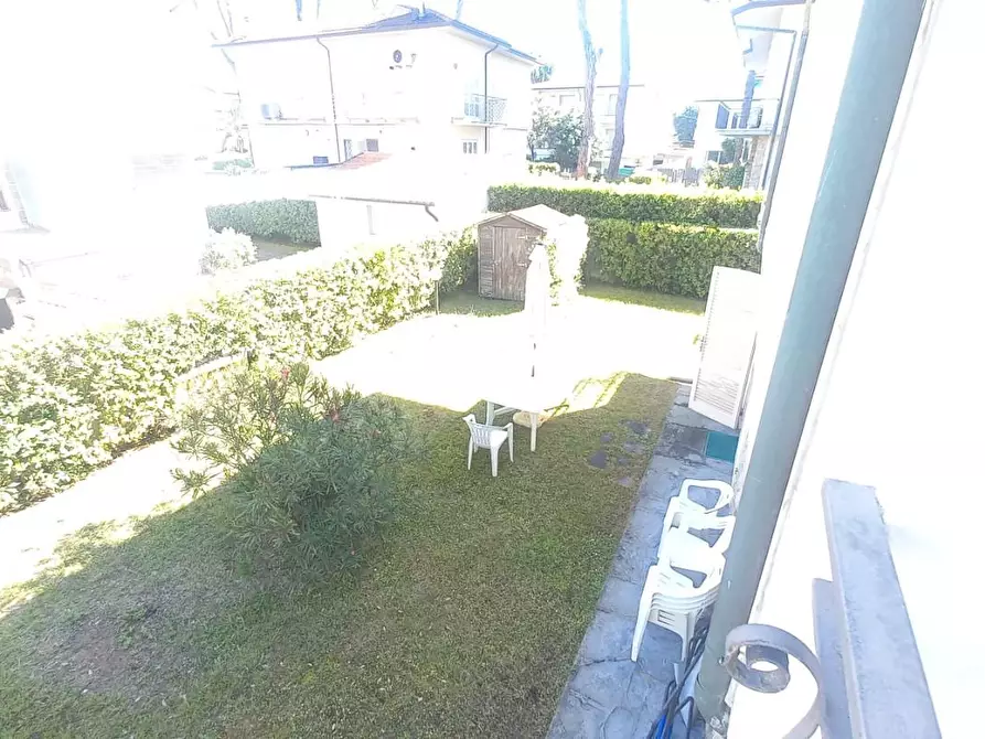 Immagine 74 di Villa in vendita  a Camaiore