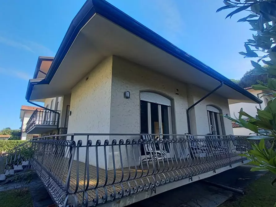 Immagine 52 di Villa in vendita  a Camaiore