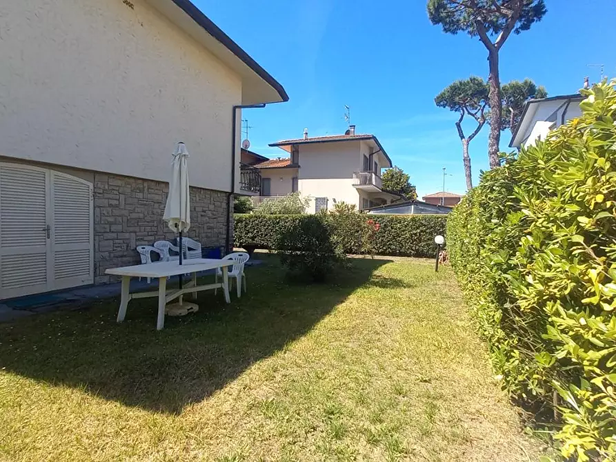 Immagine 103 di Villa in vendita  a Camaiore