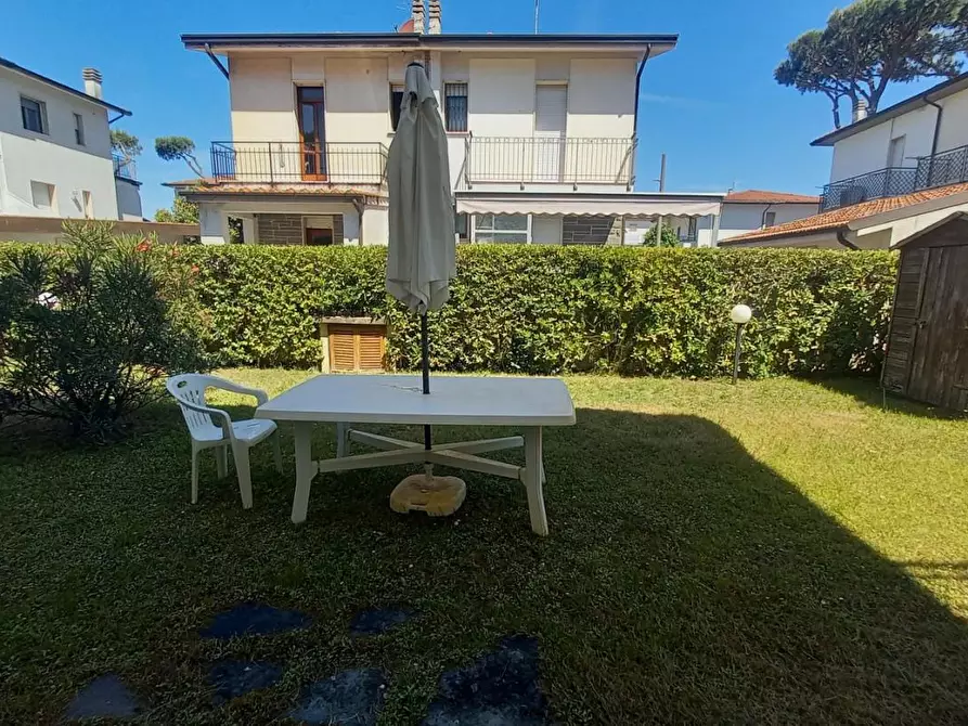 Immagine 126 di Villa in vendita  a Camaiore