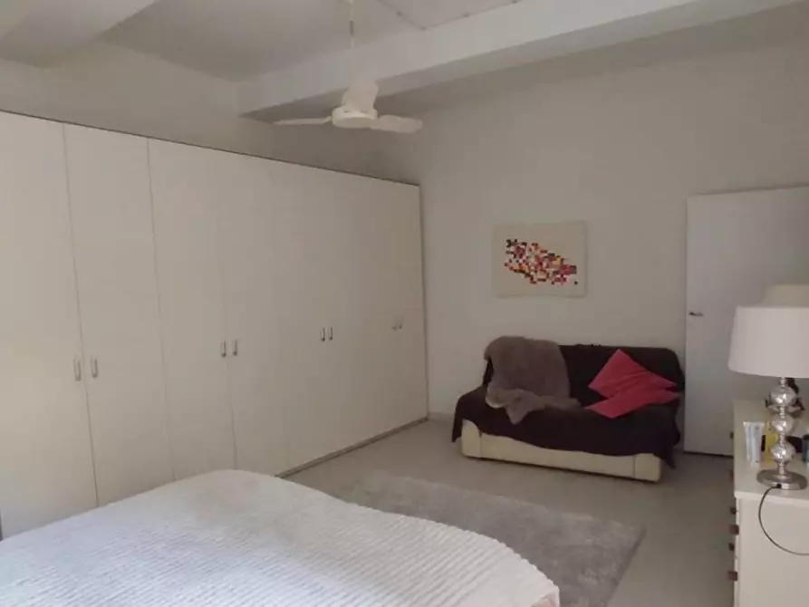 Immagine 2 di Appartamento in vendita  a Siena