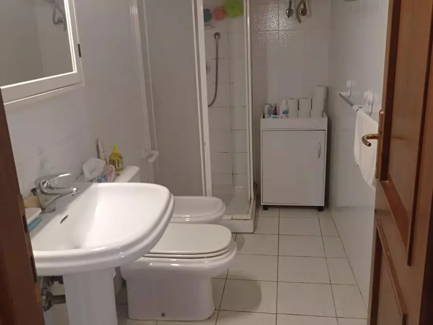 Immagine 2 di Appartamento in vendita  a Carrara