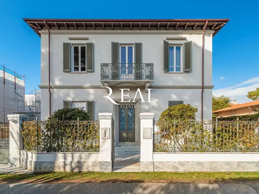 Immagine 1 di Villa in affitto  a Forte Dei Marmi