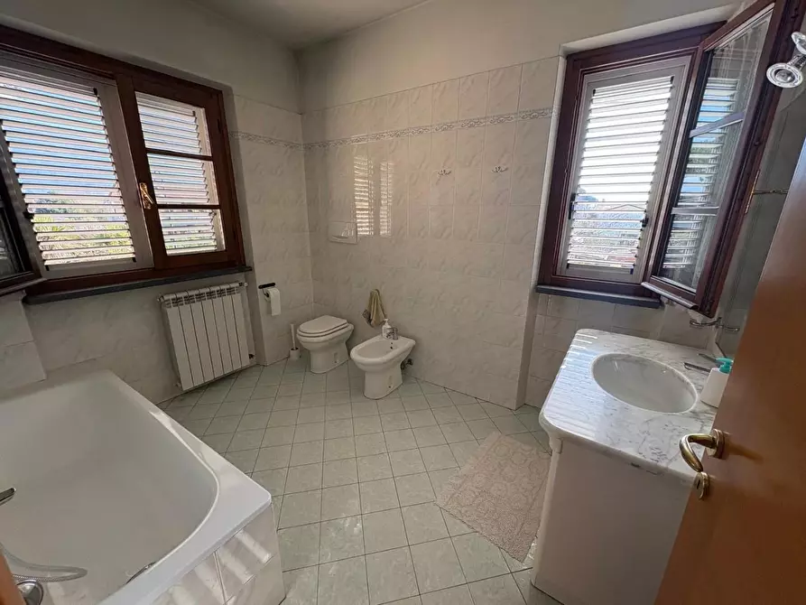 Immagine 17 di Casa trifamiliare in vendita  a Montignoso