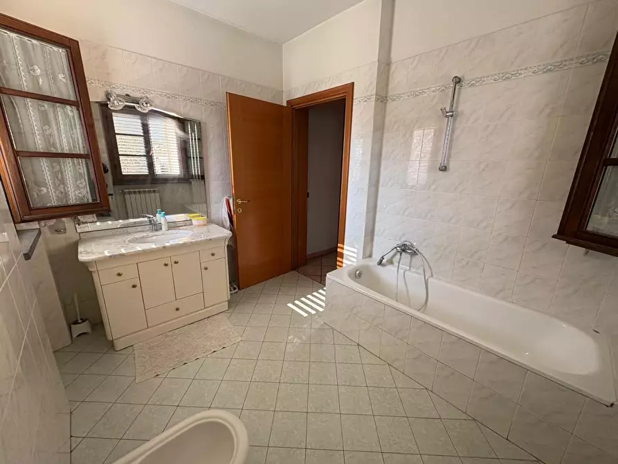 Immagine 18 di Casa trifamiliare in vendita  a Montignoso