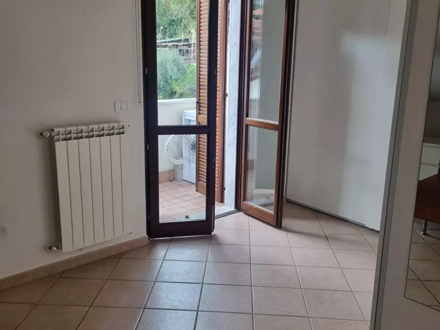 Immagine 2 di Mansarda in vendita  a Massa