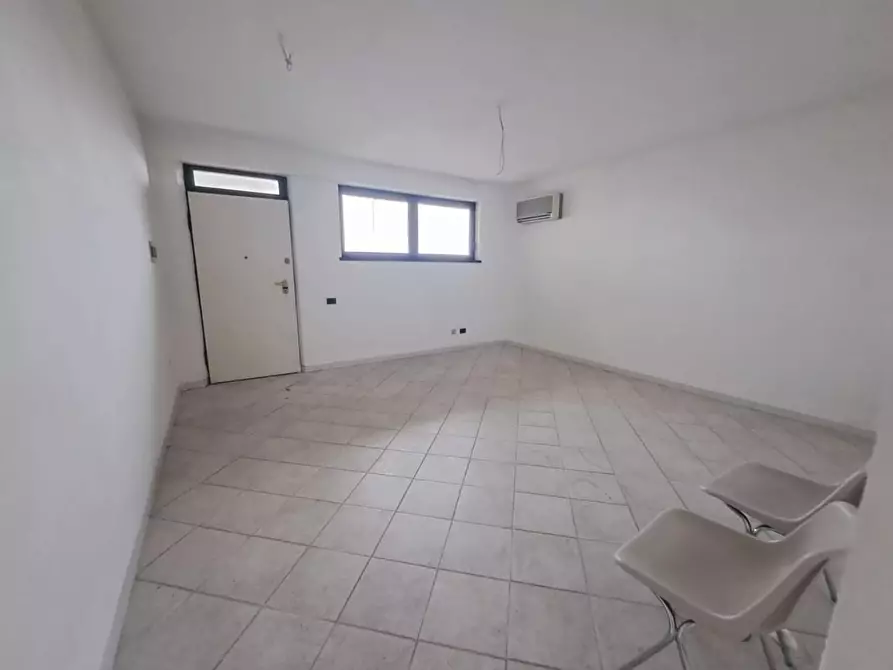 Immagine 5 di Ufficio in vendita  a Massa