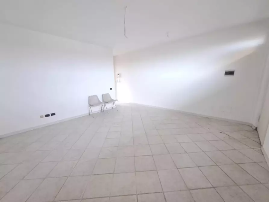 Immagine 2 di Ufficio in vendita  a Massa