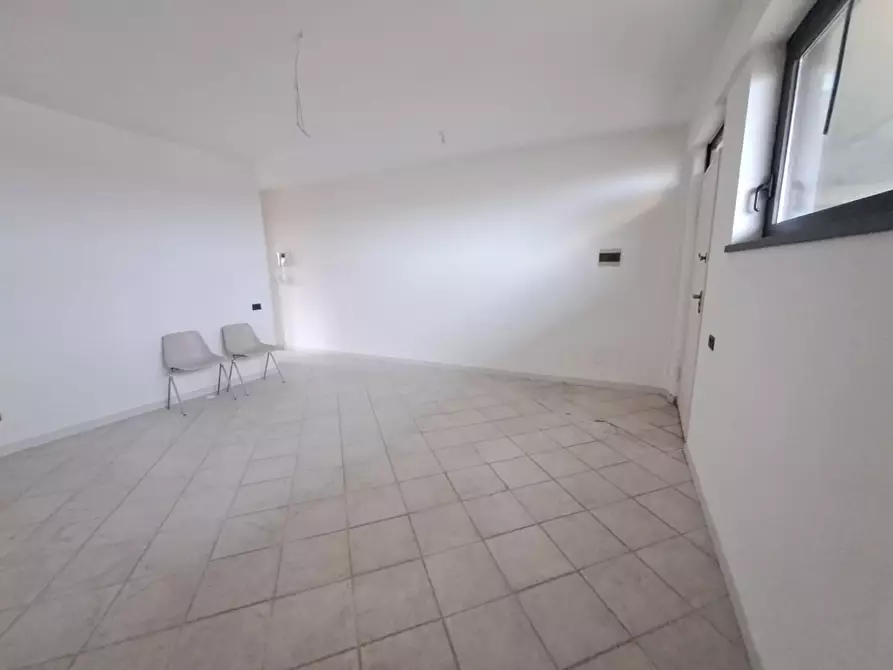 Immagine 8 di Ufficio in vendita  a Massa