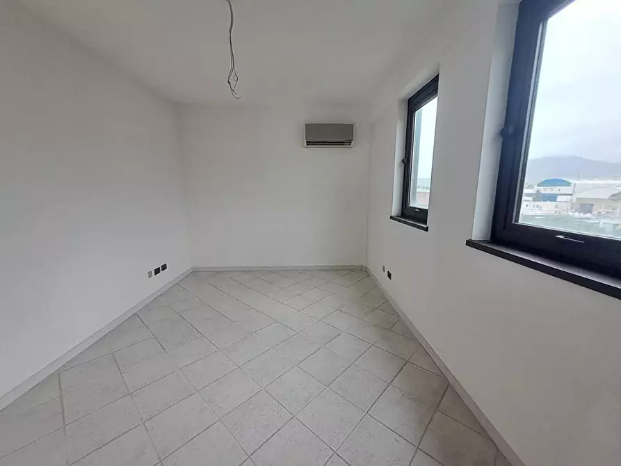 Immagine 6 di Ufficio in vendita  a Massa