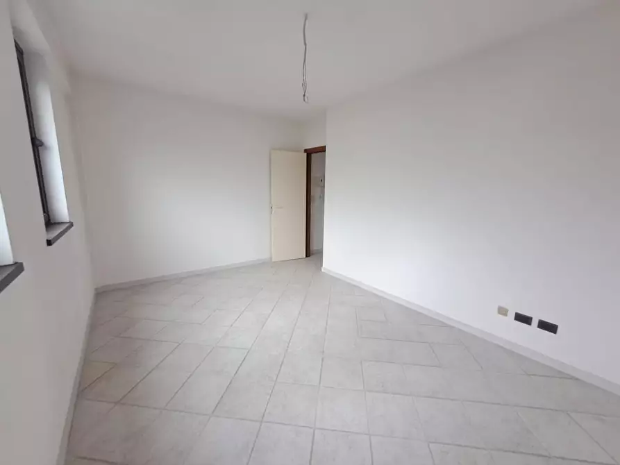 Immagine 3 di Ufficio in vendita  a Massa